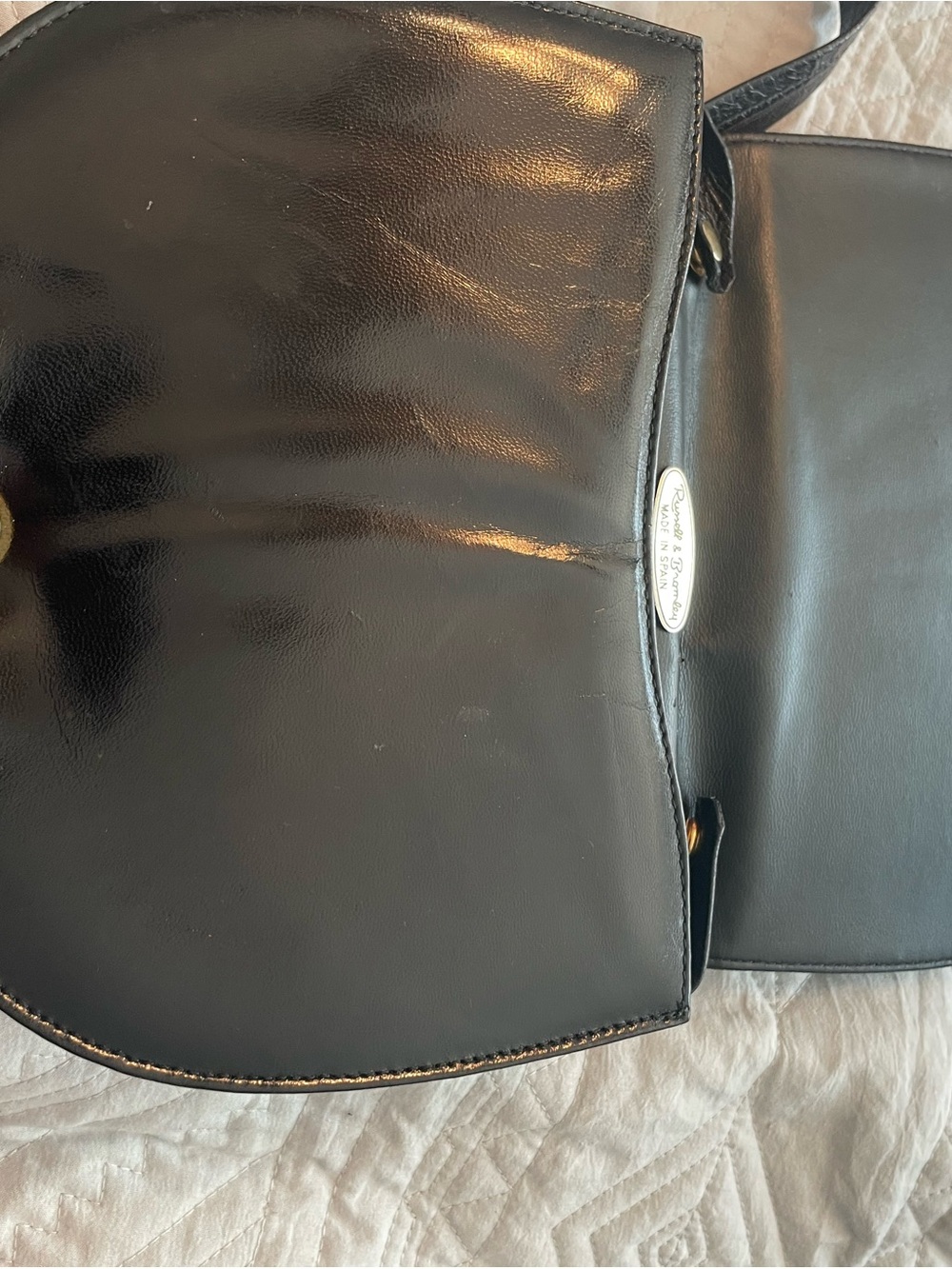 Elegant Black Suede Shoulder Bag with Gold Chain Accents - Picture 6 of 11